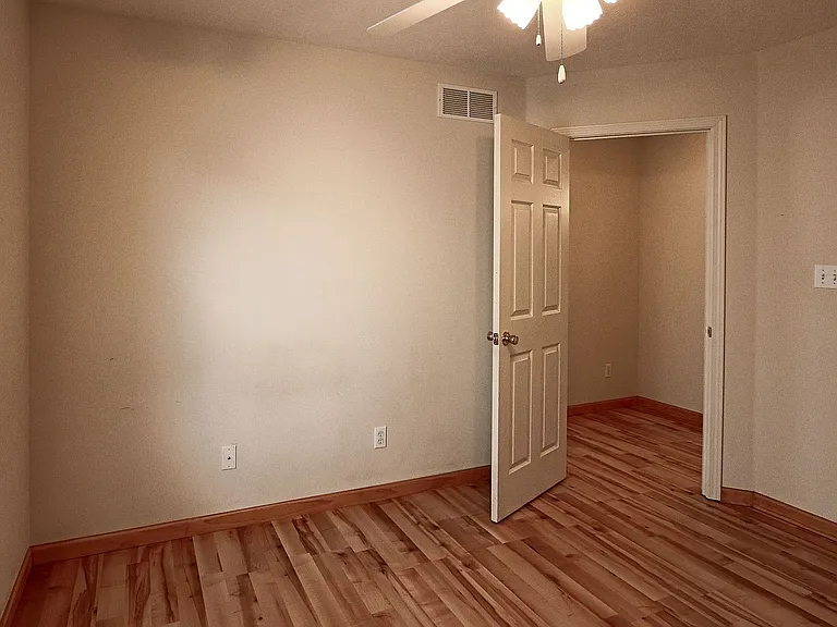 2623 E Oaklawn Ct — Photo 13