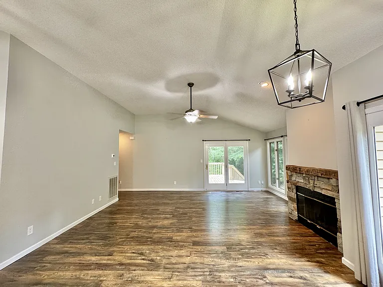 310 Paoli Trce — Photo 3