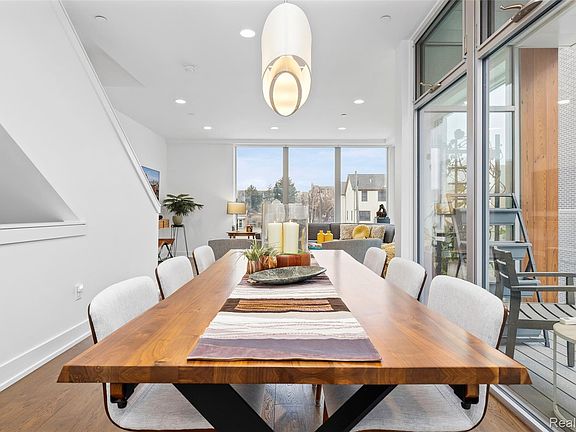 3rd image of 2814 John R St #R