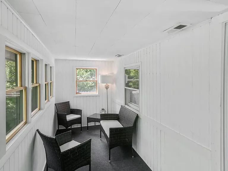 225 W Park Ave — Photo 3