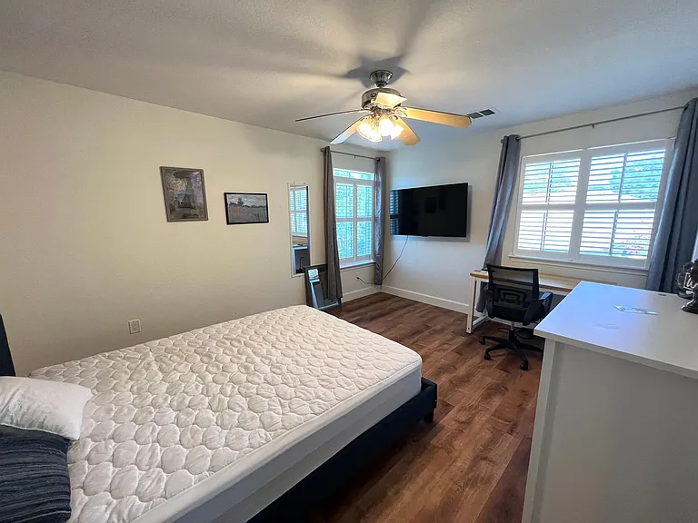 2106 Huxley Ln — Photo 26