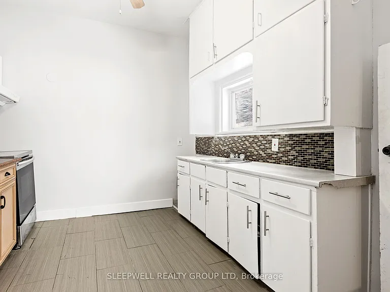 481 Besserer St — Photo 11