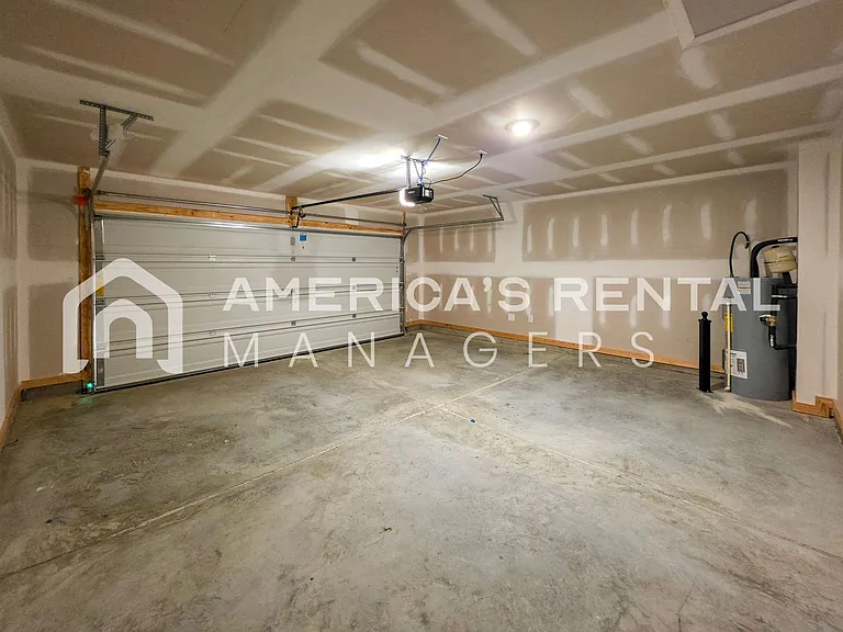 324 Oakmont Cir — Photo 40