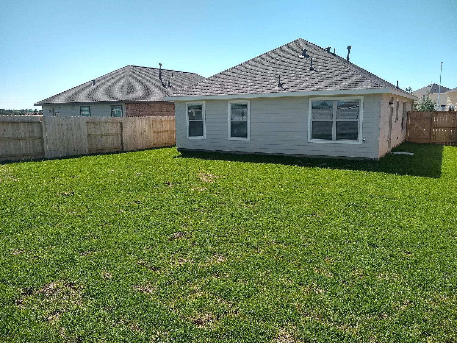 4 bed, 1313 sqft, $1,900 — Photo 2