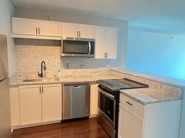2 E Erie St, Chicago, IL