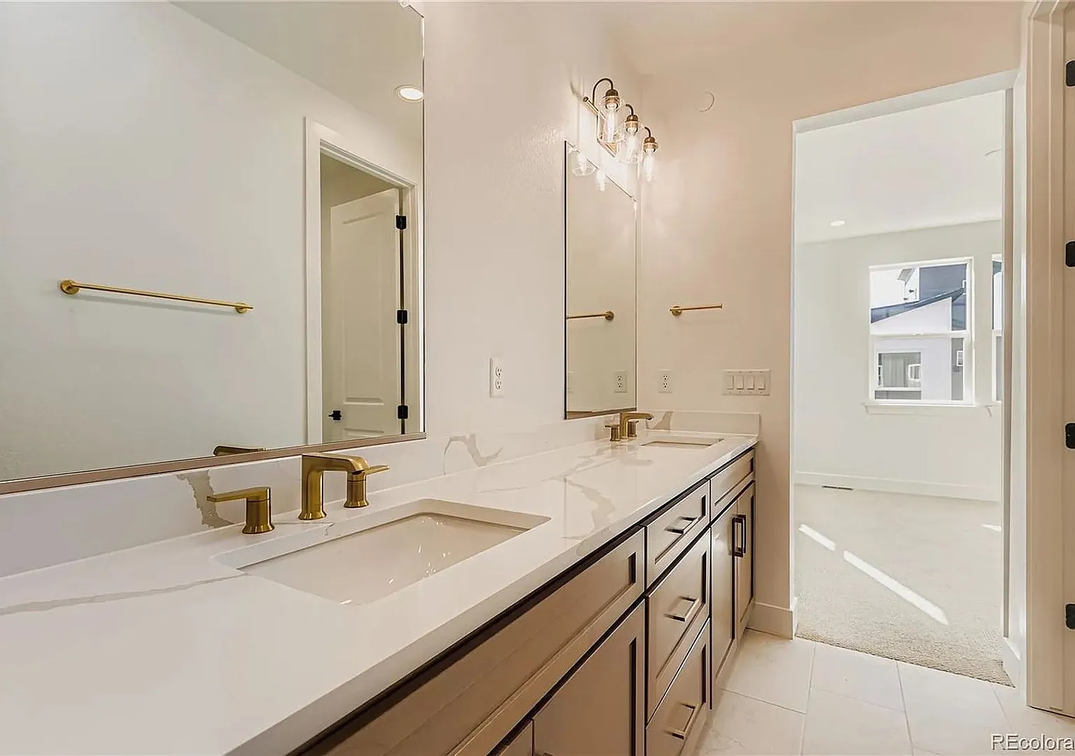 Modern Brand New Build Home Near DTC — Photo 4
