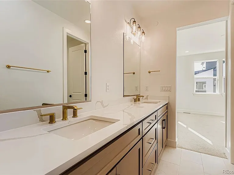 10994 E Geddes Pl — Photo 4