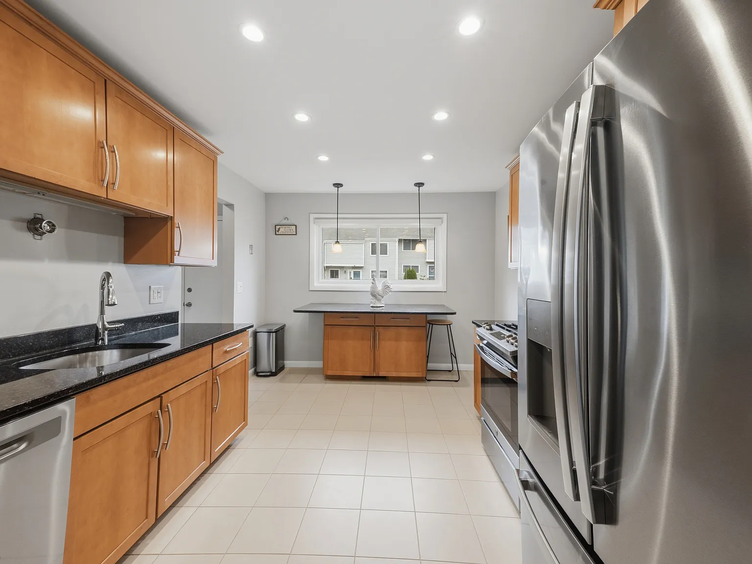 3 bed, 2.5 bath, 1499 sqft, $2,800 — Photo 2