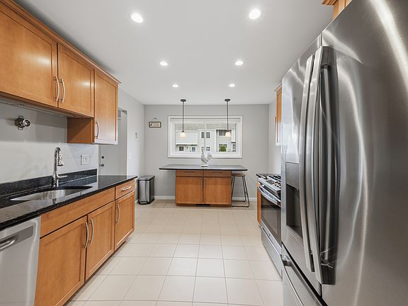 2nd image of 211 Greens Farm Rd