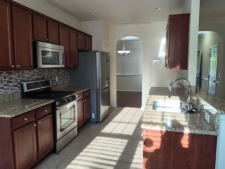 1113 Garden Square Ln — Photo 17