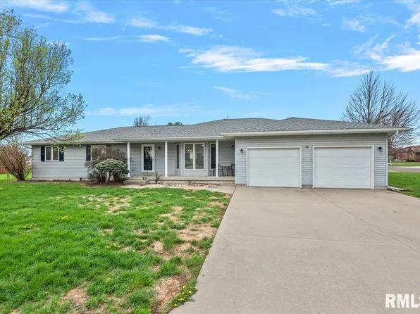 145 Illini Trl, Virden, IL 62690