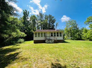 107 6th St, Beaver, WV 25813