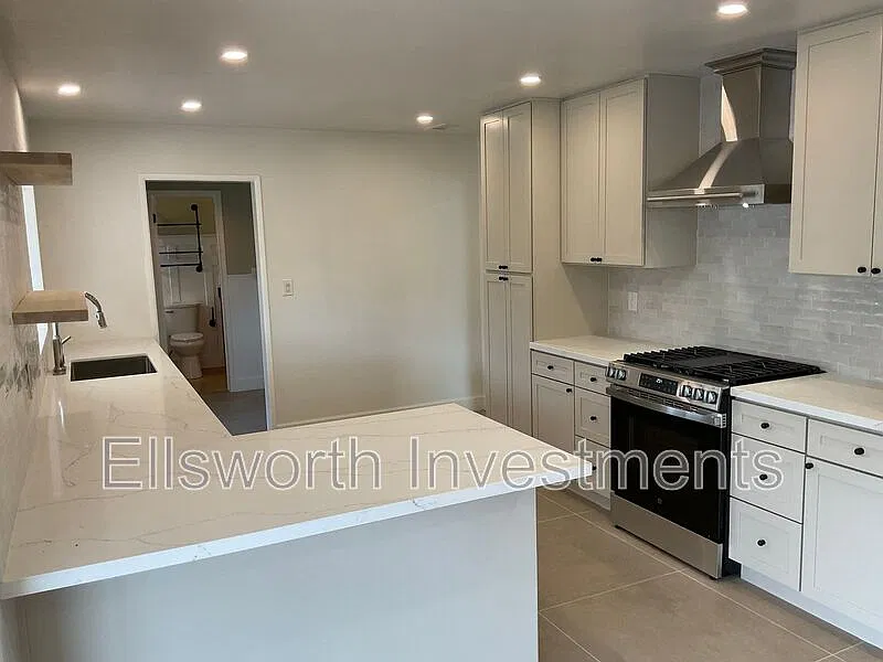 3 bed, 2.0 bath, 1750 sqft, $5,475 — Photo 2