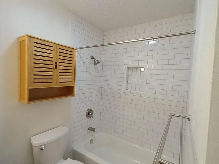 200 E Courtland Pl #12 — Photo 6