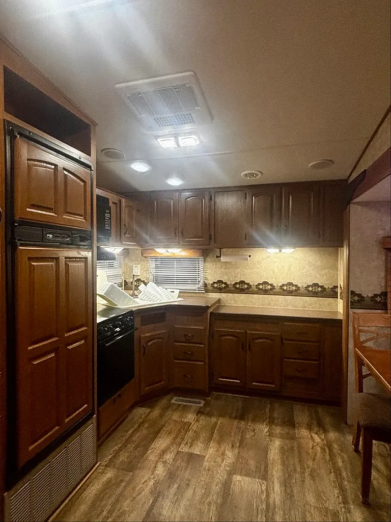 Cozy 1-Bed RV Rental in Marianna, Florida — Photo 2