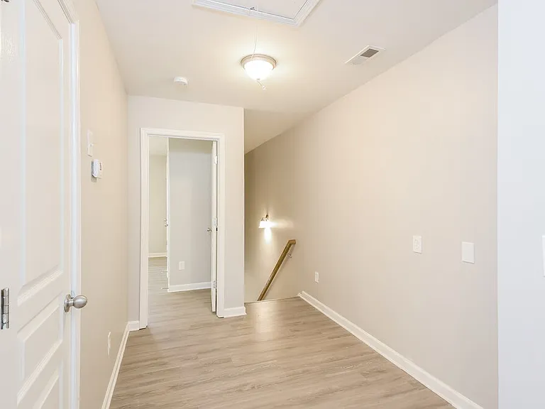 121 Townview Dr — Photo 5
