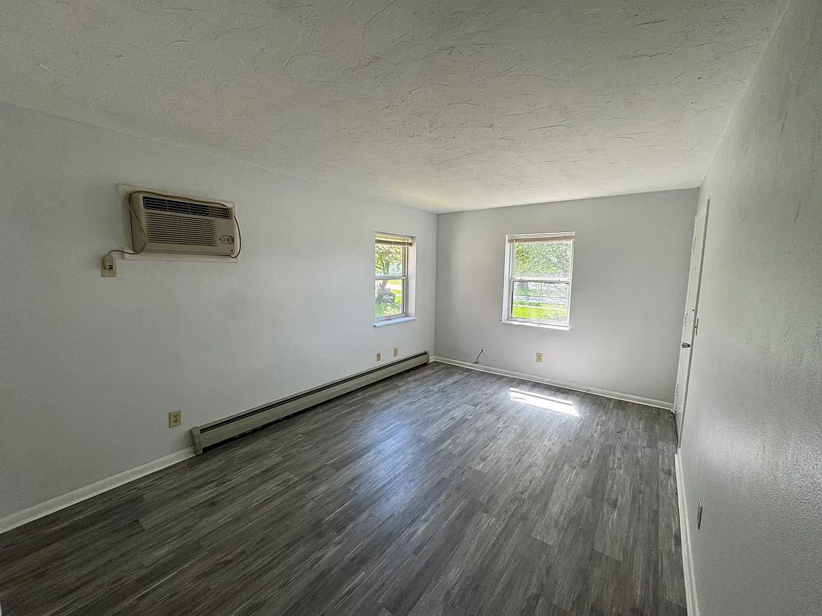 Building Photo - 107 E Erie Ave #3