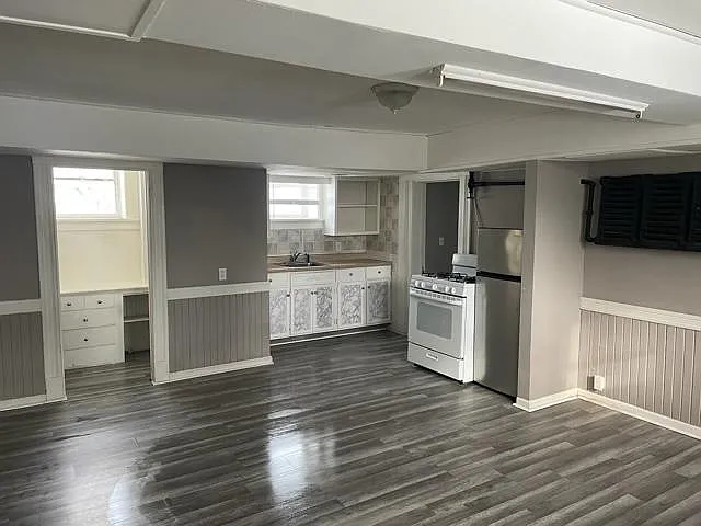 201 N Van Buren St #6 — Photo 6