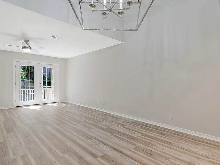 4221 Brookside Dr — Photo 10