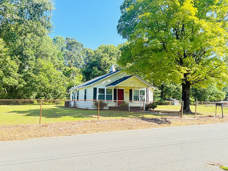 2710 Birchfield Ln — Photo 2