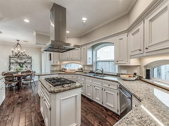 3rd image of 430 Lakeside Blvd