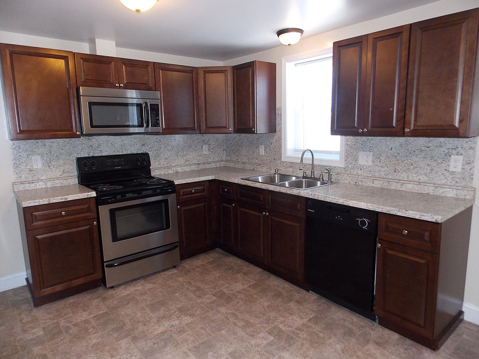 1st image of 136 N Earl St #136