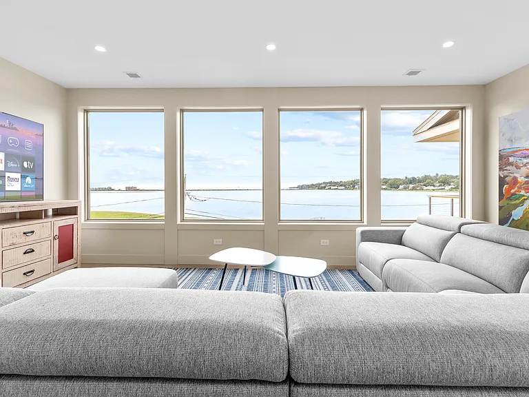 Second Floor Den