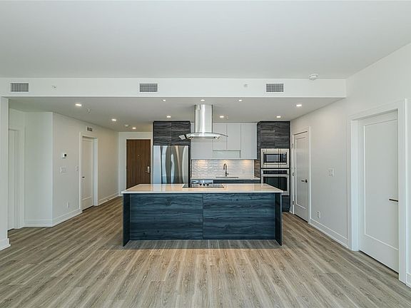 4th image of 1628 Store St #905