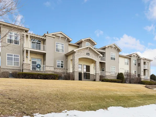 1244 County Road D E Unit 106, Maplewood, MN 55109