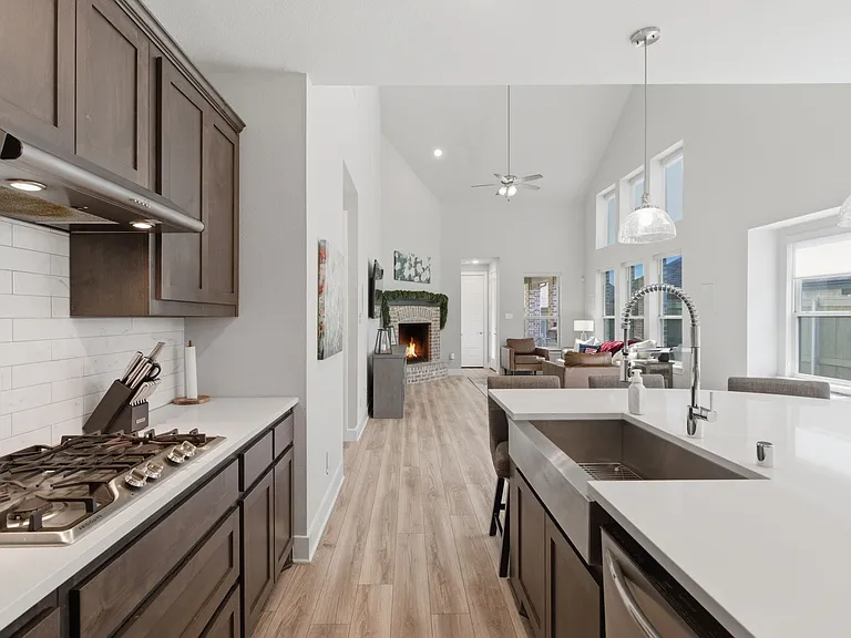 2225 Elm Pl — Photo 4