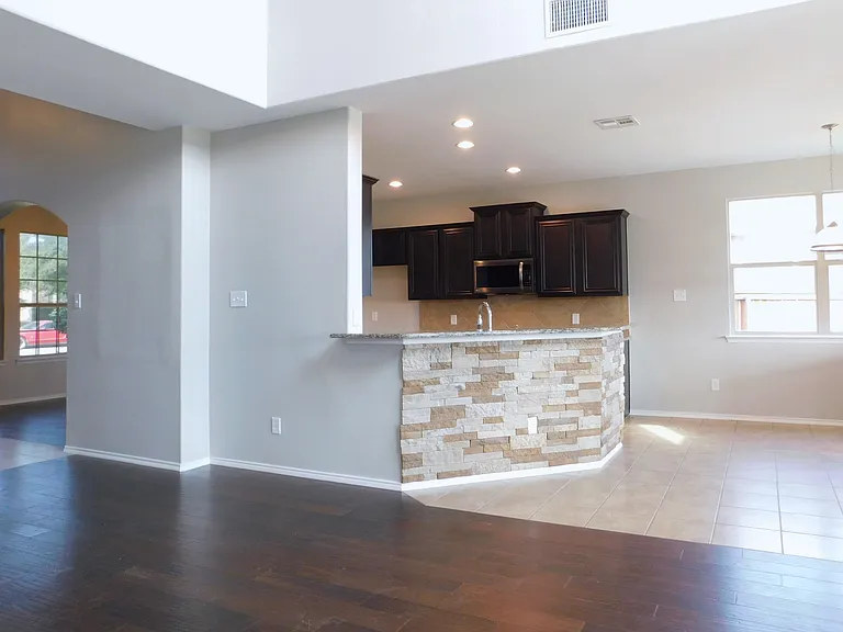 14904 Riverside Dr — Photo 8