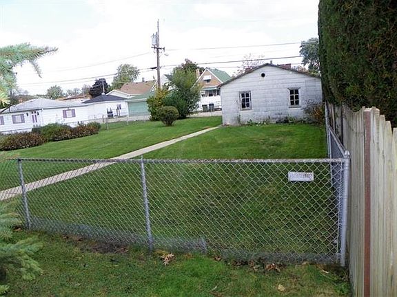 3rd image of 2325 N 77th Ave