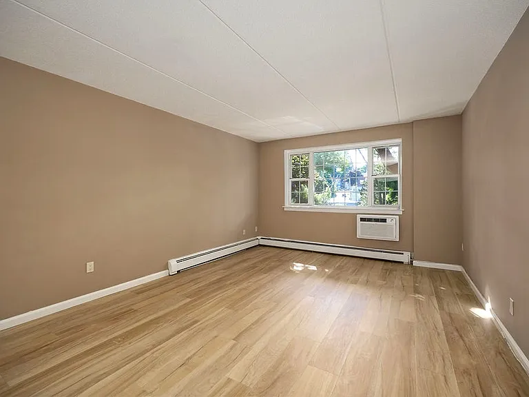 2 Consulate Dr #1J — Photo 7