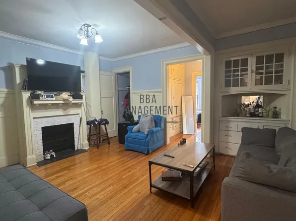 448 Park Dr APT 13, Boston, MA 02215