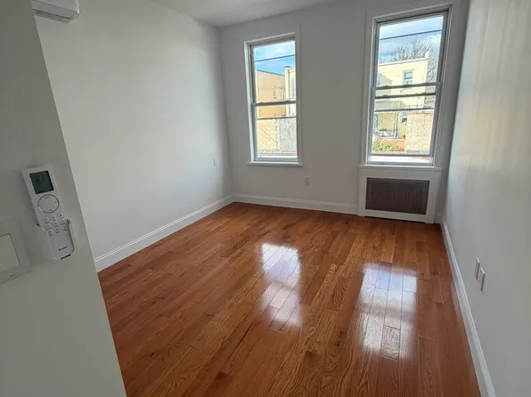 60-23 Gates Avenue image 3 of 6