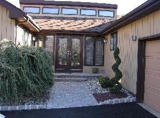 10 Fox Run, Monroe Township, NJ 08831