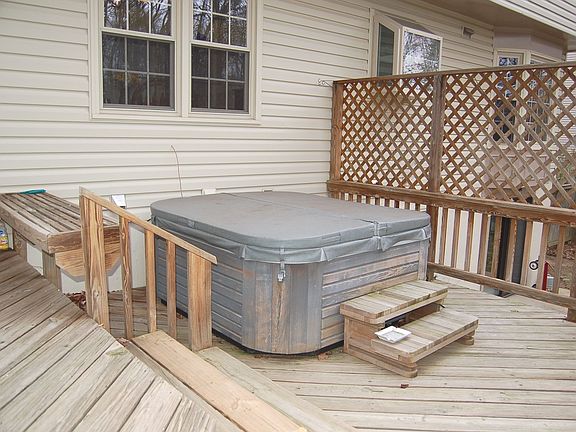 HOT TUB TO REAR OF HOME