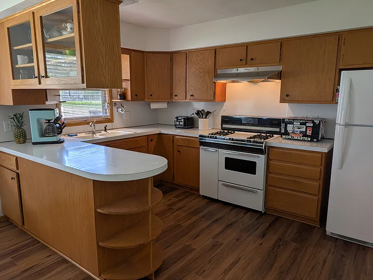 Maple St — Photo 4