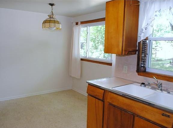 5th image of 410 Somerville Ave