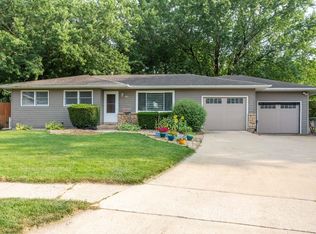 1915 Grant St, Dubuque, IA 52002