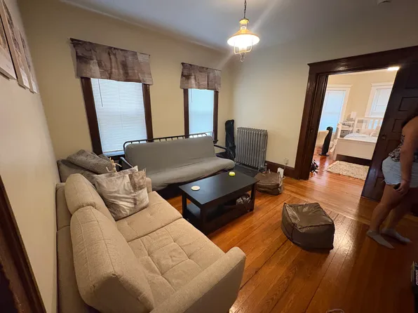 61 Ossipee Rd #1, Somerville, MA 02144