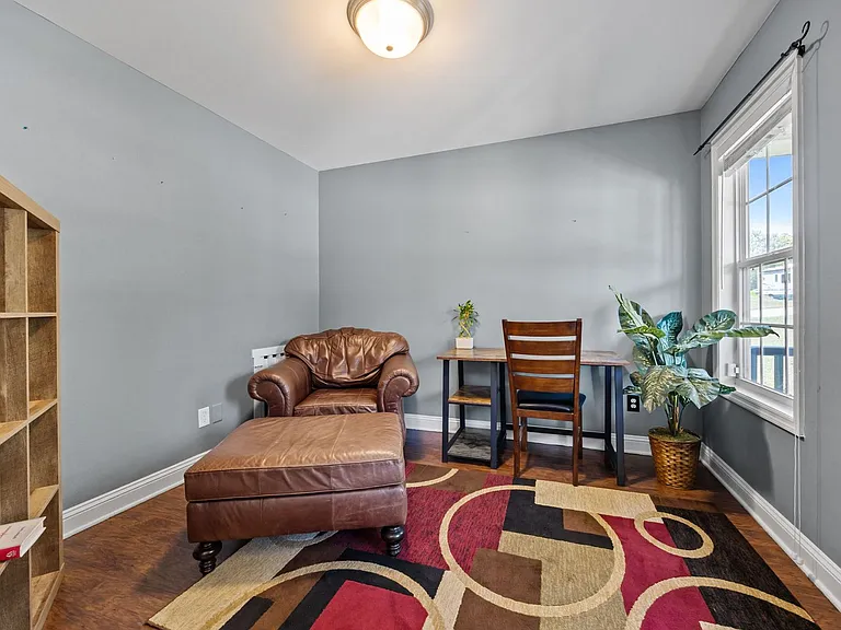 686 Colonial Hills Dr — Photo 35