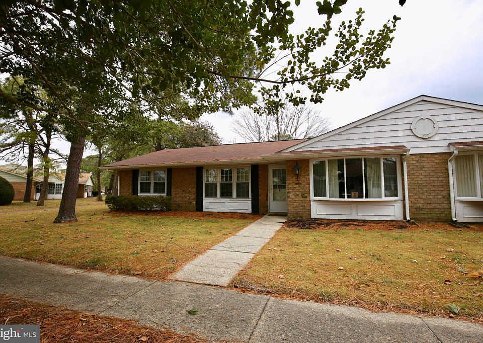 1st image of 110A Buckingham Dr