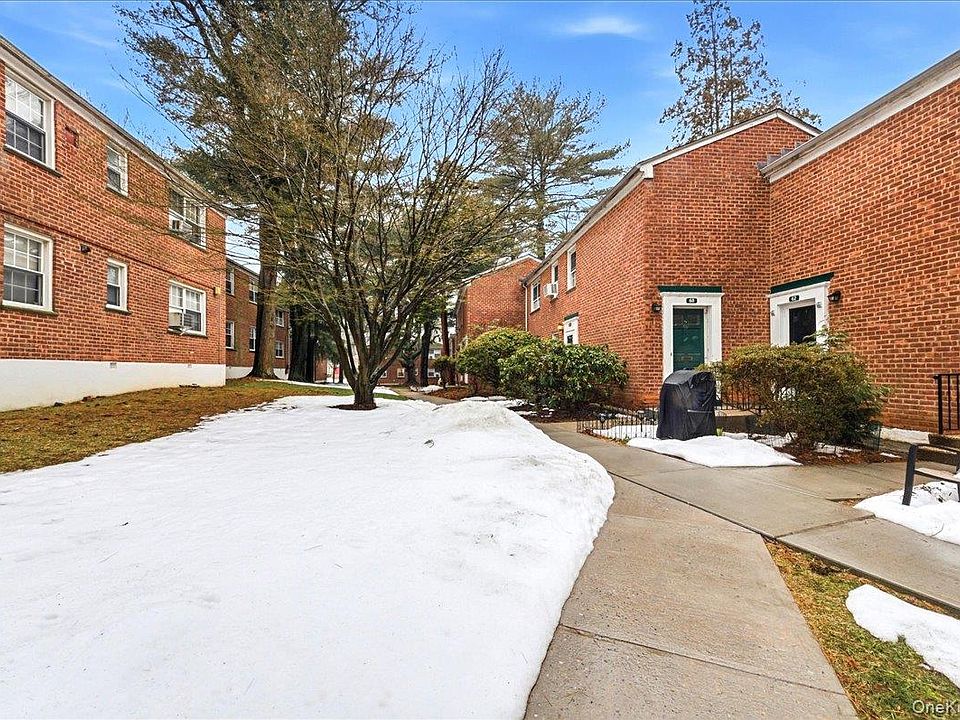 2nd image of 4 Fieldstone Drive #60
