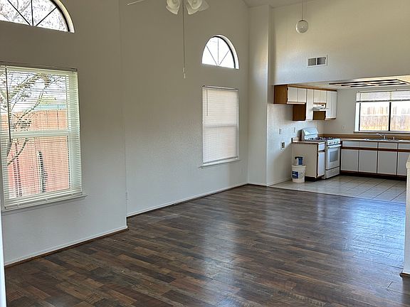 3rd image of 2050 E Chelsea Ct