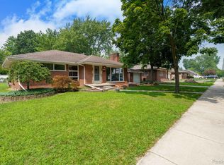 5954 Pine St, Taylor, MI 48180