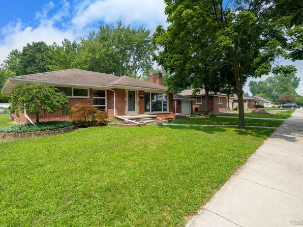 5954 Pine St, Taylor, MI 48180