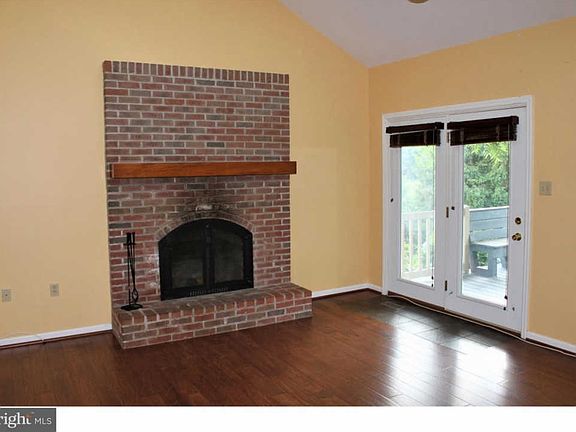 4th image of 23 Walnut Dr
