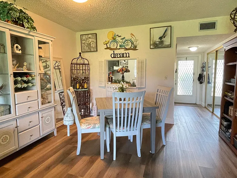 4 Abbey Ln #103 — Photo 5