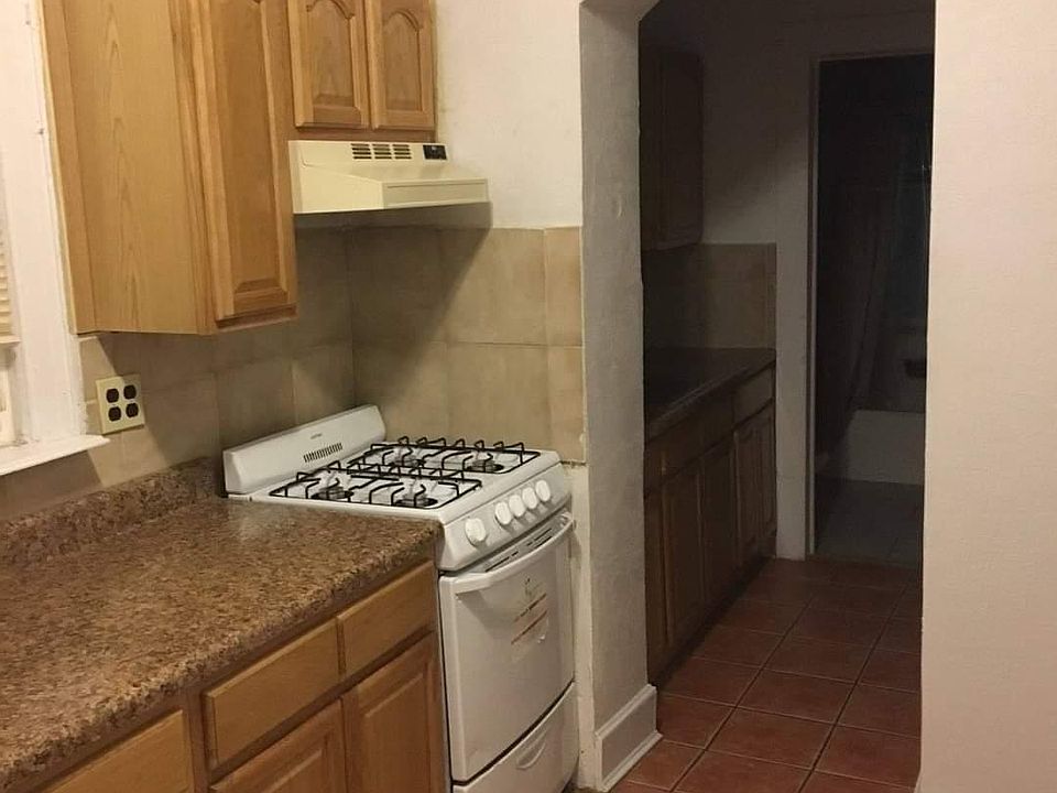 1st image of 841 Clarence Ave #2L